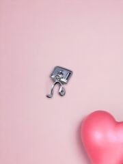 Sallantılı Aslan Burcu Charm Gümüş Renk