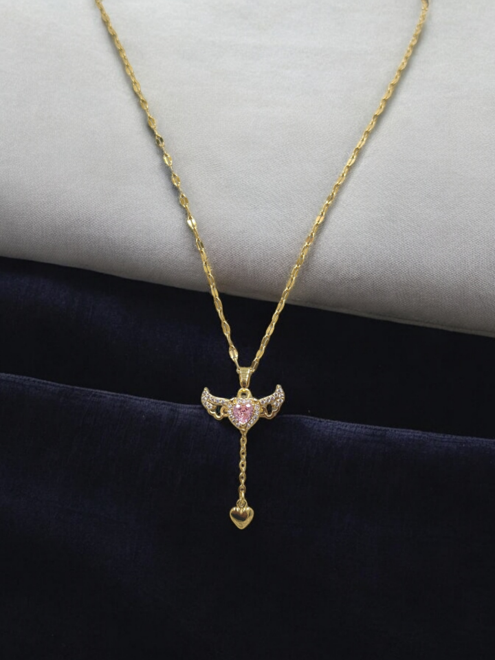 Pembe Zirkon Taşlı Kanatlı Çelik Kolye